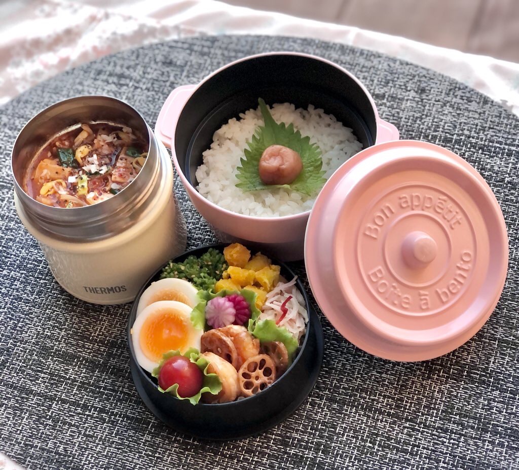 スープジャーでキムチ麻婆豆腐弁当 菜の花の胡麻和え 大根とハムの甘酢和え 海老とレンコンのオイスター炒めなど 趣味弁